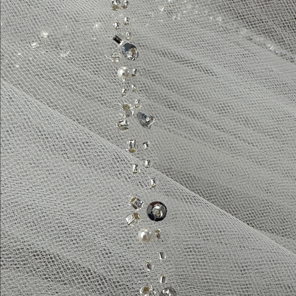 Elegant White Bridal Veil with Beaded Edge - Picture 4 of 8